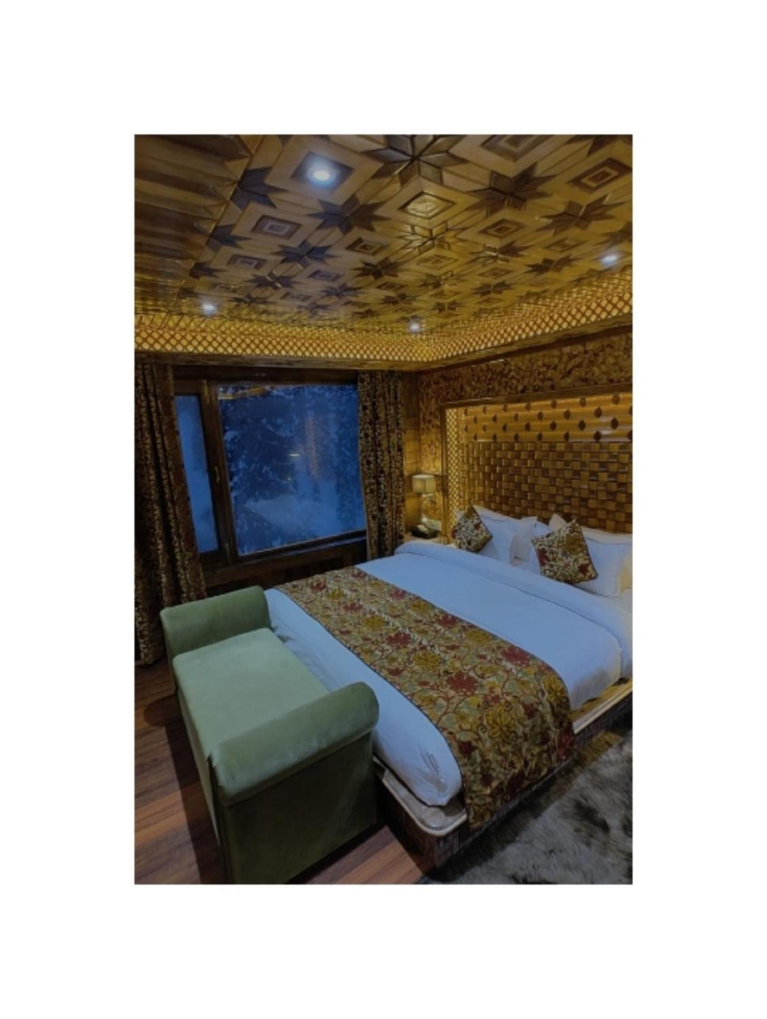 Hotel Shanu Premium Gulmarg Esterno foto
