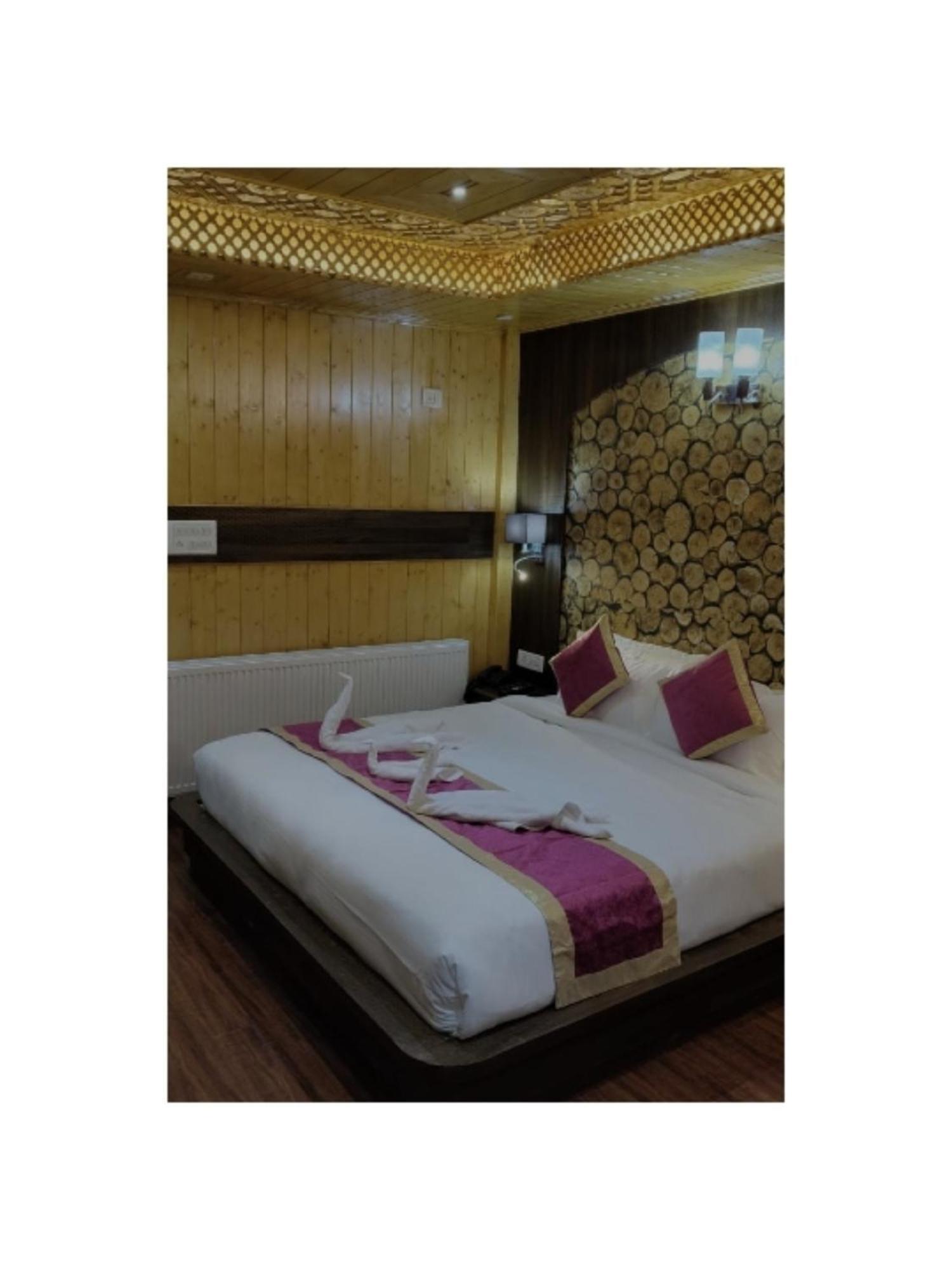 Hotel Shanu Premium Gulmarg Esterno foto