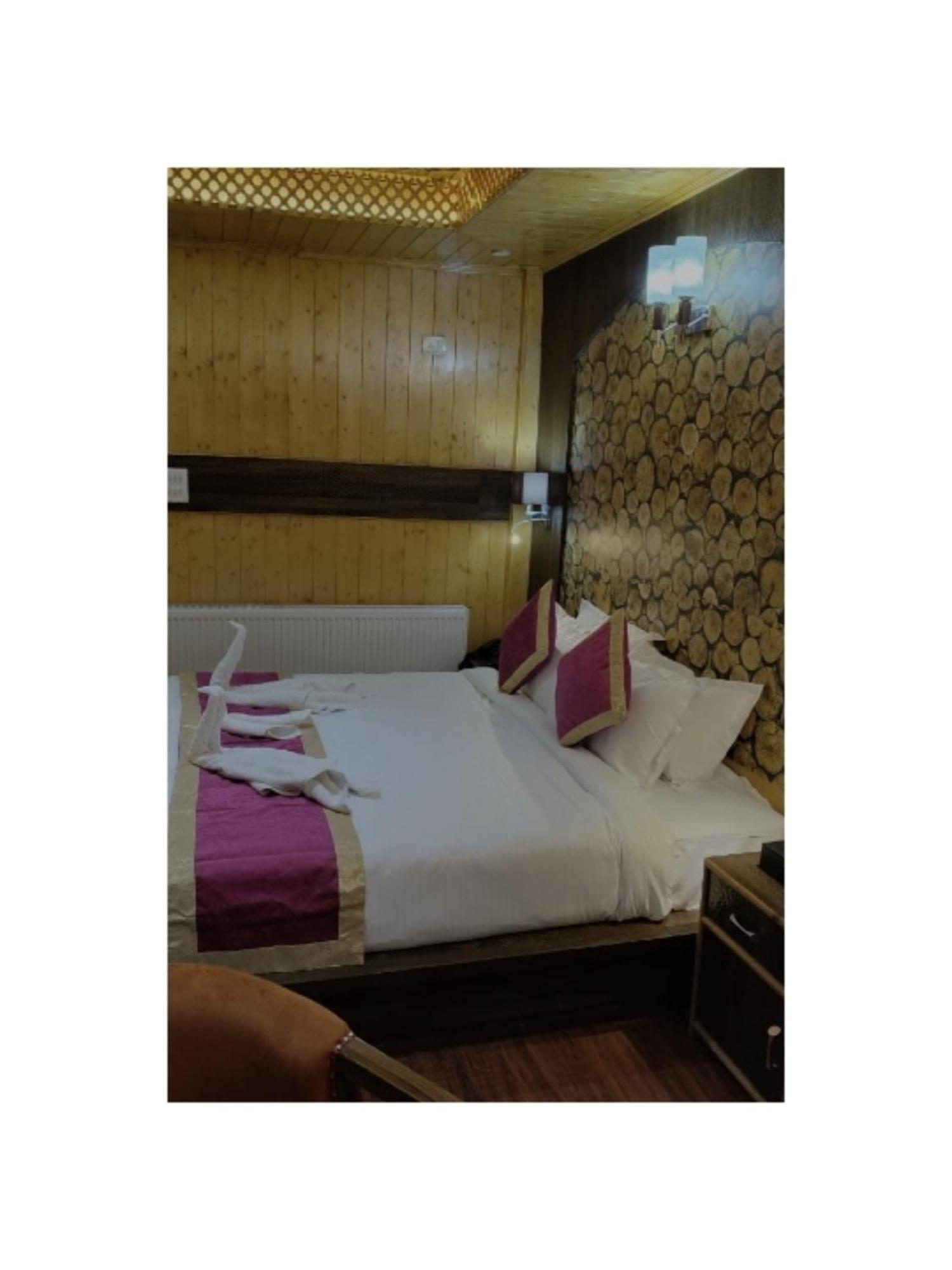Hotel Shanu Premium Gulmarg Esterno foto